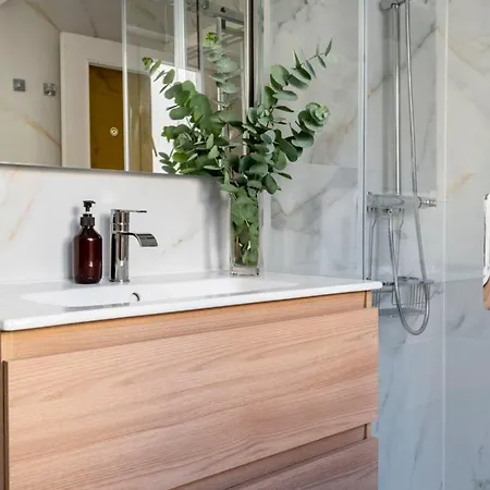 Lägenhet Moderno Piso Con Parking 3 Floranes