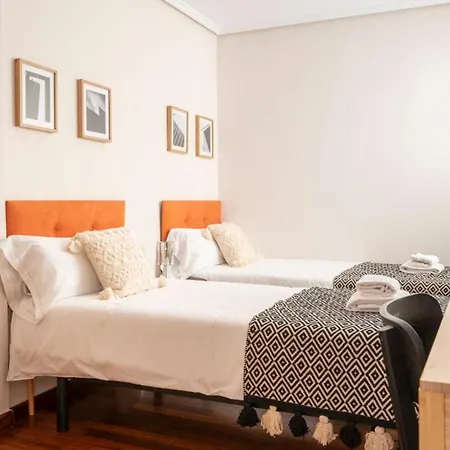 Lägenhet Moderno Piso Con Parking 3 Floranes *
